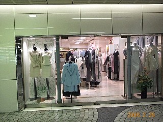 shinjuku_0746_west1shop.jpg (34915 oCg)